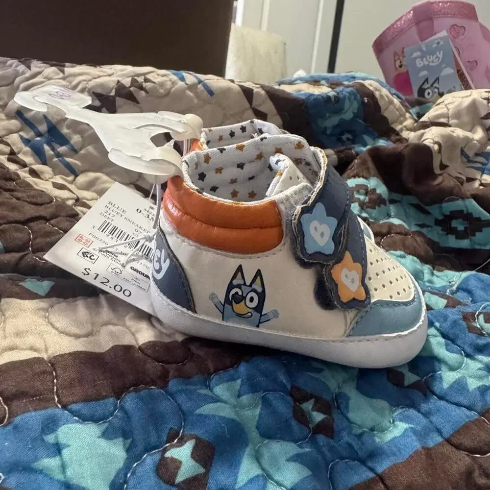 Bluey baby shoes with bluey 0-3M